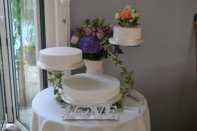 bánh cưới 1 tầng đơn giản
